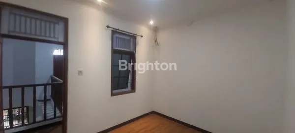 image RUMAH 2 LANTAI ASRI, BARU, BARU RENOVASI SIAP HUNI DI KOMPLEK WALIKOTA SUKAPURA JAKARTA UTARA (2)