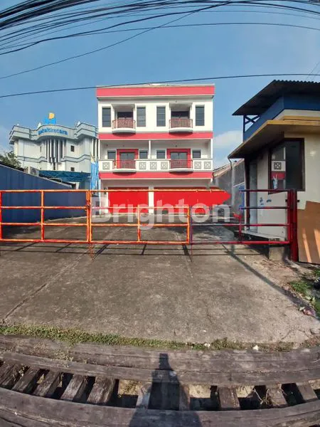 Gambar Property RUKO GANDENG 3 LANTAI BERSIH TERAWAT COCOK UNTUK KLINIK ATAU KANTOR PARKIRAN LUAS .