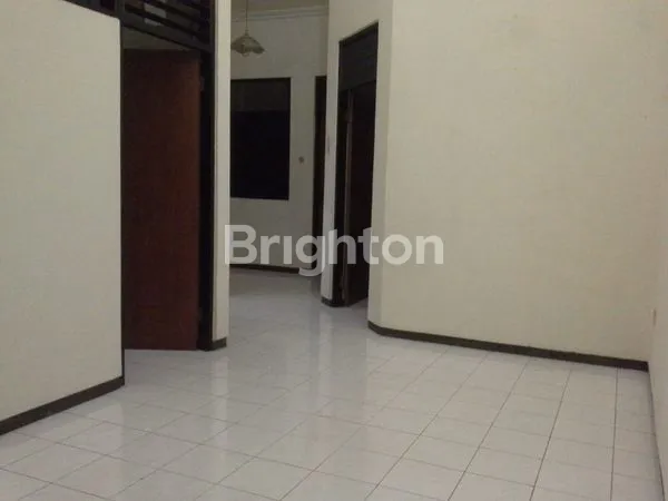 image RUMAH TERAWAT DAN SIAP HUNI DI PONDOK WIYUNG INDAH SURABAYA DEKAT TOL (2)