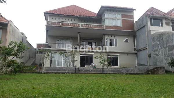 image RUMAH DIBAWAH HARGA PASAR VIEW DANAU DI KOTA BARU PARAHYANGAN  (4)
