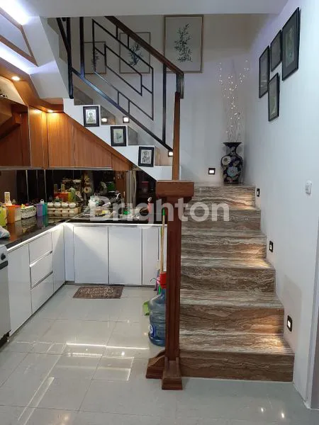 image RUMAH CANTIK 3 LANTAI DI UBUD LIPPO KARAWACI TANGERANG (2)