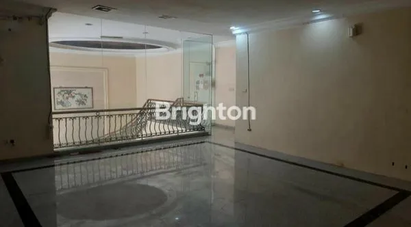 image RUMAH MEWAH HOEK LUAS 1 HEKTAR 2 LANTAI DI SUNTER (6)