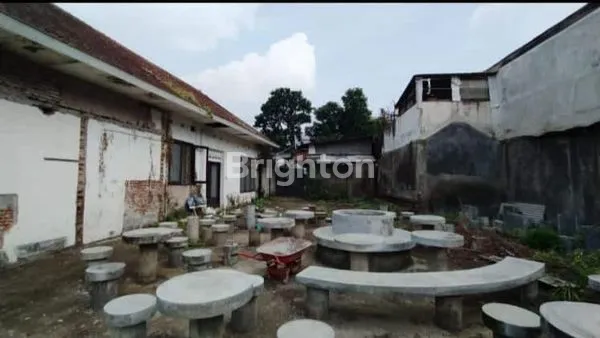 TANAH DISEWAKAN LT 1.300 M2 (TERMASUK RUANG USAHA SIAP PAKAI) DI KIDULDALEM, KEC KLOJEN, KOTA MALANG, JAWA TIMUR