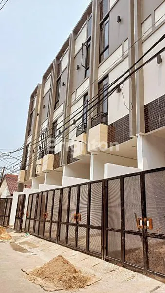 image RUMAH DI TAMAN RATU (1)