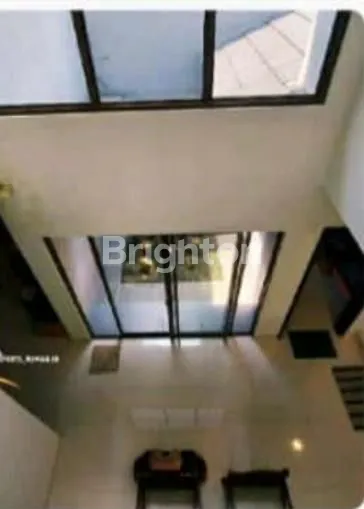 image RUMAH WEST BSD CITY EMINENT PRECIA KONDISI RAPI DAN TERAWAT SIAP HUNI.LOKASI STRATEGIS - AREA CLUSTER ASRI DAN BERSIH. HARGA 3.5M / NEGO. (2)