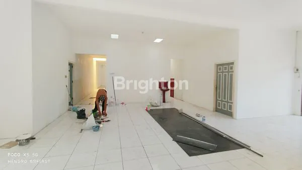 image RUMAH LUAS GARASI 2 MOBIL LUASAN 350M² DI TENGAH KOTA KEDIRI (5)