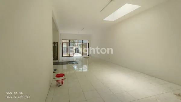 image RUMAH LUAS GARASI 2 MOBIL LUASAN 350M² DI TENGAH KOTA KEDIRI (4)