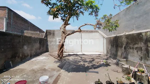 image RUMAH LUAS GARASI 2 MOBIL LUASAN 350M² DI TENGAH KOTA KEDIRI (7)