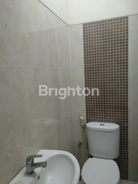 image RUMAH 2 LANTAI CRYSOCOLLA PONDOK HIJAU GOLF PHG SUMMARECON GADING SERPONG, TANGERANG SELATAN (5)