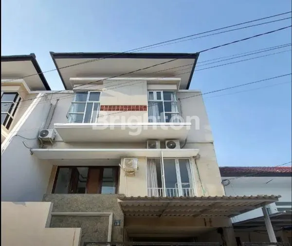 image RUMAH 4LANTAI FULL FURNISH, STRATEGIS PERLU RENOVASI DI NUSADUA BALI (1)