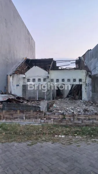 image RUMAH TENGAH KOTA SIDOARJO TERSISA TEMBOK KOKOH  (1)