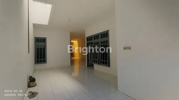 image RUMAH LEBAR 6 METER LUASAN 594M² DI SINGONEGARAN KOTA KEDIRI (3)