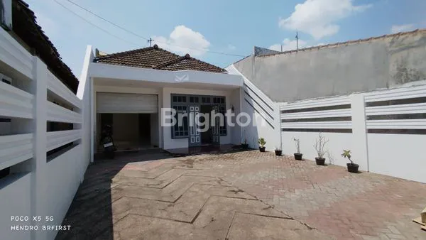 image RUMAH LEBAR 6 METER LUASAN 594M² DI SINGONEGARAN KOTA KEDIRI (1)
