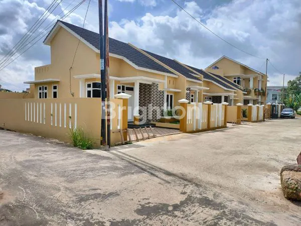 image RUMAH CANTIK DI PINGGIR JALAN ABUSAMA , PALEMBANG SUMSEL INDONESIA (2)