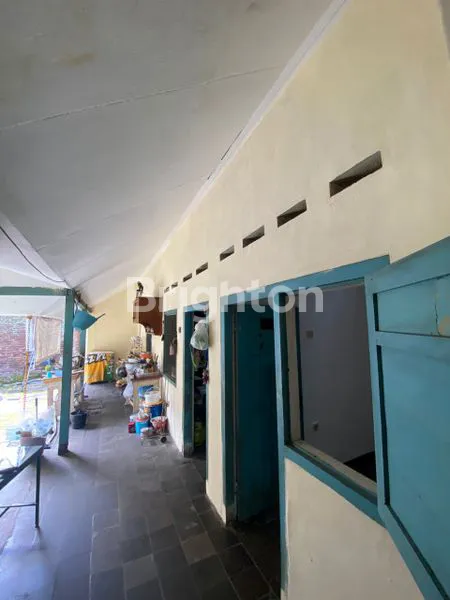 image DIJUAL RUMAH KLASIK FULL FURNISH LUAS DI DAERAH JALAN MAHAKAM BELAKANG LAVALETTE RAMPALCELAKET MALANG (2)