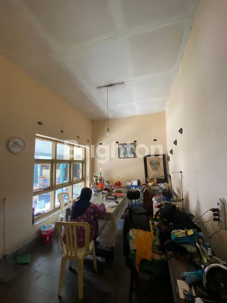 image DIJUAL RUMAH KLASIK FULL FURNISH LUAS DI DAERAH JALAN MAHAKAM BELAKANG LAVALETTE RAMPALCELAKET MALANG (5)