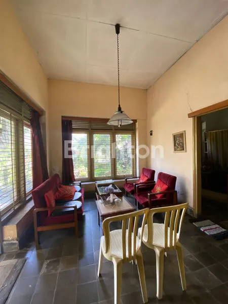 image DIJUAL RUMAH KLASIK FULL FURNISH LUAS DI DAERAH JALAN MAHAKAM BELAKANG LAVALETTE RAMPALCELAKET MALANG (4)