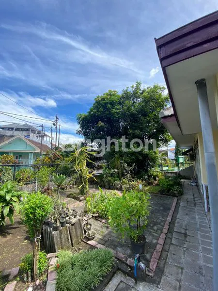 image DIJUAL RUMAH KLASIK FULL FURNISH LUAS DI DAERAH JALAN MAHAKAM BELAKANG LAVALETTE RAMPALCELAKET MALANG (8)