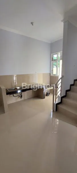image TOWNHOUSE CANTIK, DI PINGGIR - BISA KREDIT (4)
