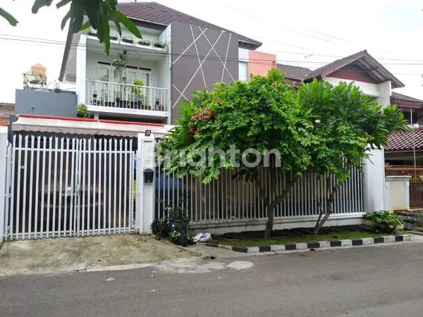 image RUMAH MEWAH 2 LANTAI KOMPLEK ELITE DUREN SAWIT, SHM, 250M² (8)