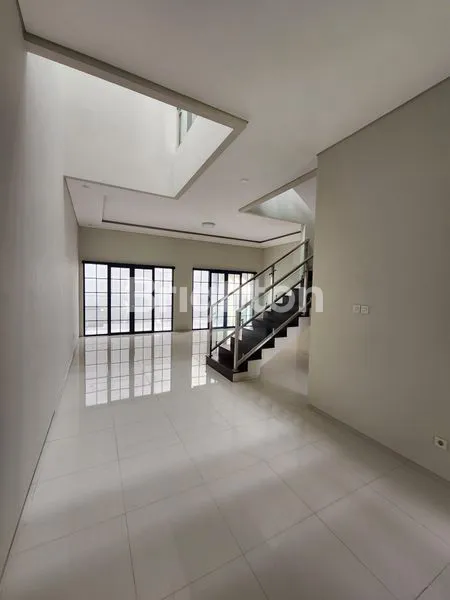 image RUMAH BARU MINIMALIS KOLONIAL (6)