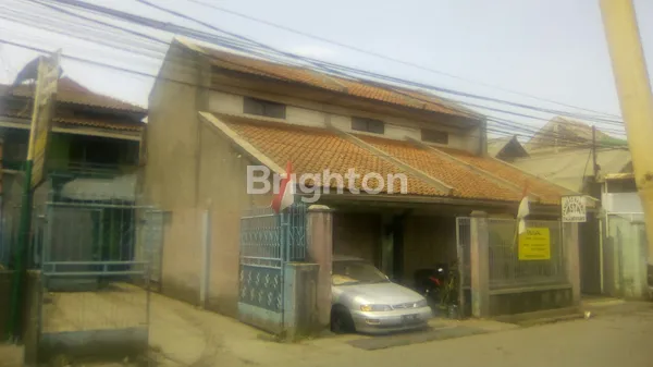 image RUMAH DAN KIOS DI DEPAN PASAR INDUK CARINGIN BANDUNG (1)