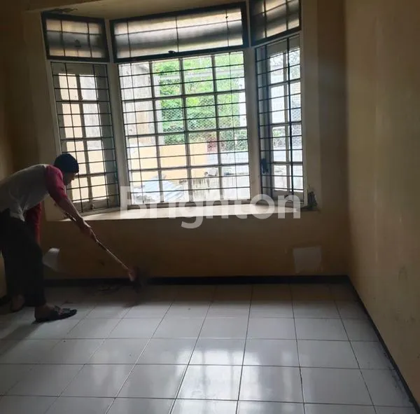 image RUMAH DI BUMI CITRA FAJAR, TENGAH KOTA SIDOARJO (2)