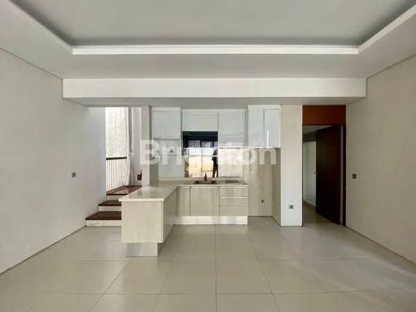 image RUMAH LIMITED EDITION KARYA ARSITEK TERNAMA BUDI HARMUNANTO DI CLUSTER EKSKLUSIF DI KOTA BARU PARAHYANGAN (4)