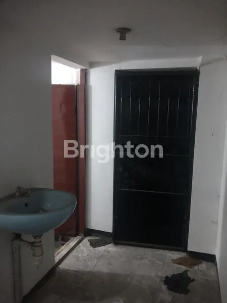 image RUKO 3LANTAI NOL JALAN RAYA (4)