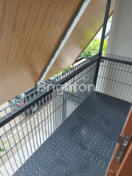 image RUMAH MODERN DI ANTARA BSD DAN GADING SERPONG (8)