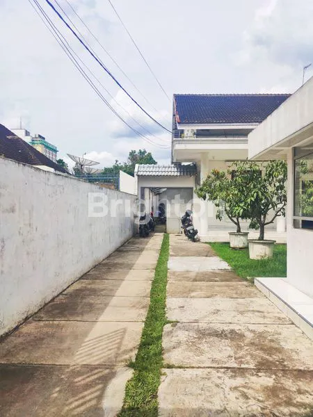 image RUMAH LUAS, JL CUT NYAK DIEN ( SAMPING JL R.A. KARTINI ) KAWASAN PEJABAT (7)