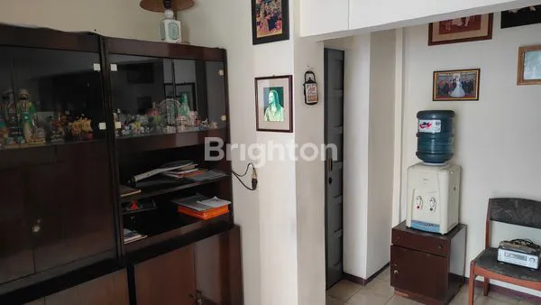 image YANG SUKA TINGGAL DI DAERAH PERKAMPUNGAN PILIH RUMAH INI. (5)