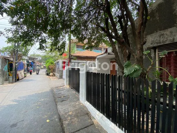image TURUN HARGA RUMAH DI HOEK KAWASAN SETIABUDI, JAKARTA SELATAN.LOKASI STRATEGIS (4)