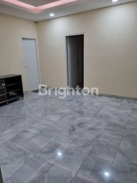 image RUMAH 2.5 LANTAI BAGUS SIAP HUNI SUNTER (4)