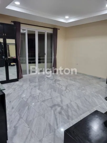 image RUMAH 2.5 LANTAI BAGUS SIAP HUNI SUNTER (6)