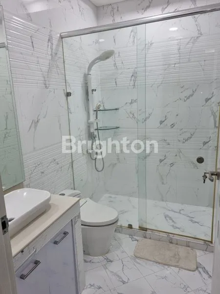 image RUMAH 2.5 LANTAI BAGUS SIAP HUNI SUNTER (7)