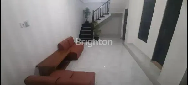 image RUMAH MEWAH 3 LANTAI DI TENGAH KOTA DENPASAR (8)