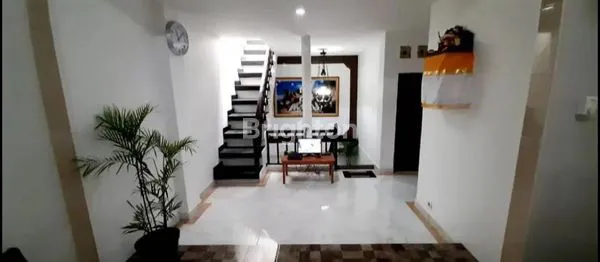 image RUMAH MEWAH 3 LANTAI DI TENGAH KOTA DENPASAR (3)