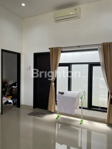 image PERUMAHAN STRATEGIS 1 LANTAI FULL FURNISH DI SOLO BARU ONE GATE SYSTEM LINGKUNGAN ASRI UDARA SEJUK  DAN BEBAS POLUSI BEBAS BANJIR DEKAT DENGAN THE PARK MALL DAN PAKUWON MALL (2)