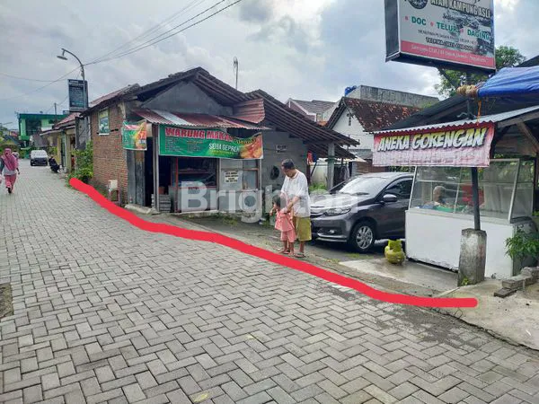 TENGAH KOTA, DIKELILINGI UGM, UNY, UIN. AKSES JALAN MOBIL TRUK.