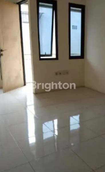 image RUMAH 2 LANTAI DI KELAPA GADING (4)