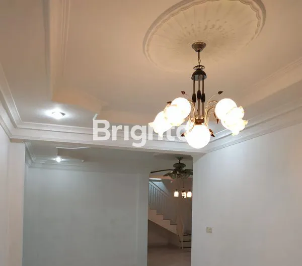 image RUMAH 2 LANTAI SIAP HUNI KELAPA GADING JAKARTA UTARA (3)