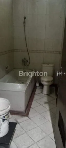 image RUMAH 3 LANTAI STRATEGIS DAERAH DEPOK (4)