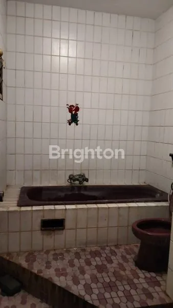 image RUMAH SIAP HUNI LOKASI SANGAT STRATEGIS DAN KOMERSIAL (7)