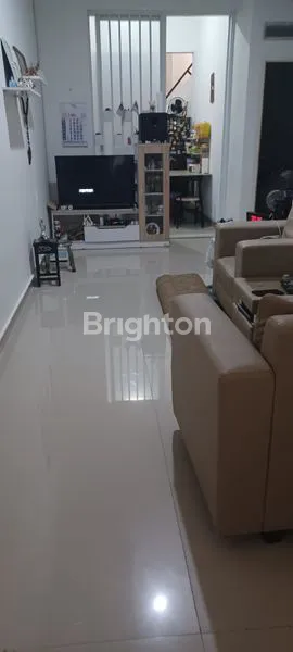 image RUMAH BAGUS SATU SETENGAH LANTAI DI BEKASI TIMUR (2)