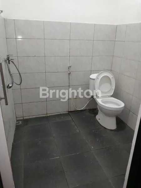 image RUMAH BAGUS SATU SETENGAH LANTAI DI BEKASI TIMUR (7)