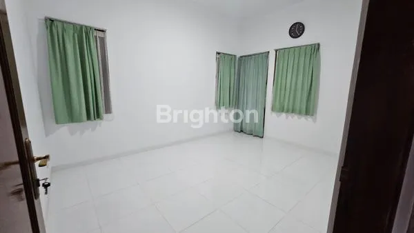 RUMAH DI RANCAMAYA DENGAN TAMAN YANG LUAS DAN ASRI