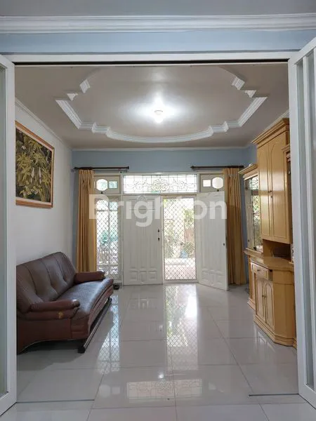 image RUMAH 2LANTAI BAGUS, SIAP HUNI, ROW JALAN 3 MOBIL (3)