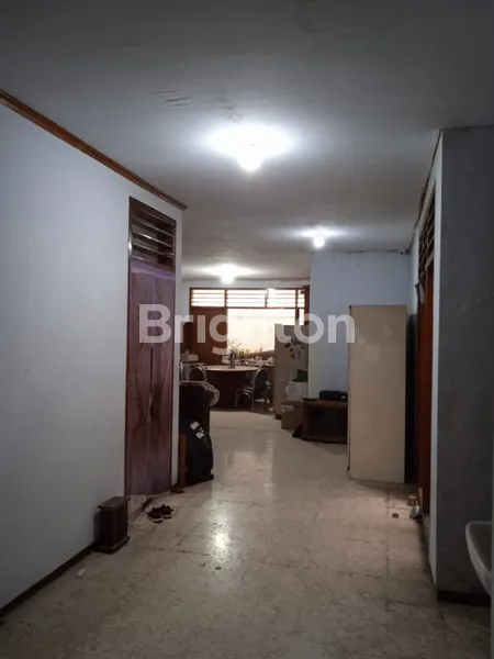image RUMAH 3 LANTAI DI DUKUH KUPANG BARAT SURABAYA DEKAT DENGAN UNIVERSITAS WIJAYA KUSUMA (6)