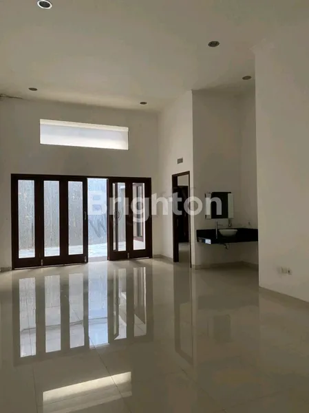 image DIJUAL RUMAH MEWAH DI GRAHA KENCANA BALEARJOSARI BLIMBING KOTA MALANG SEMI FURNISH (4)